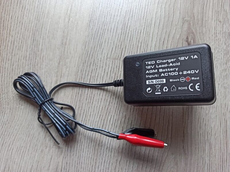 Charger 12V / 1A