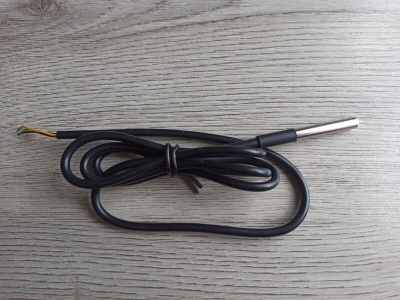 Temperature sensor with cable